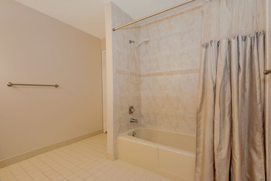 Building Photo - 9025 SW 112th Ct