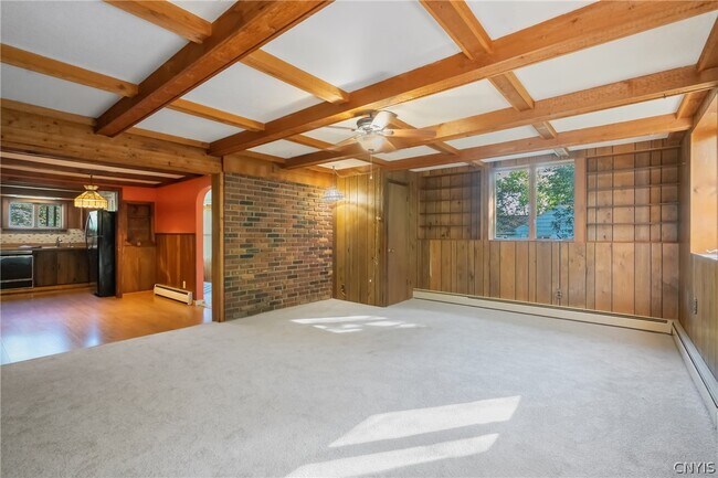 Building Photo - 6555 Woodchuck Hill Rd