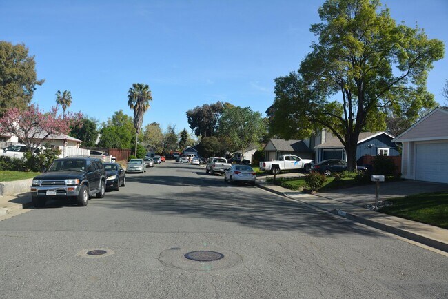 Building Photo - Sharp Pittsburg 3/2