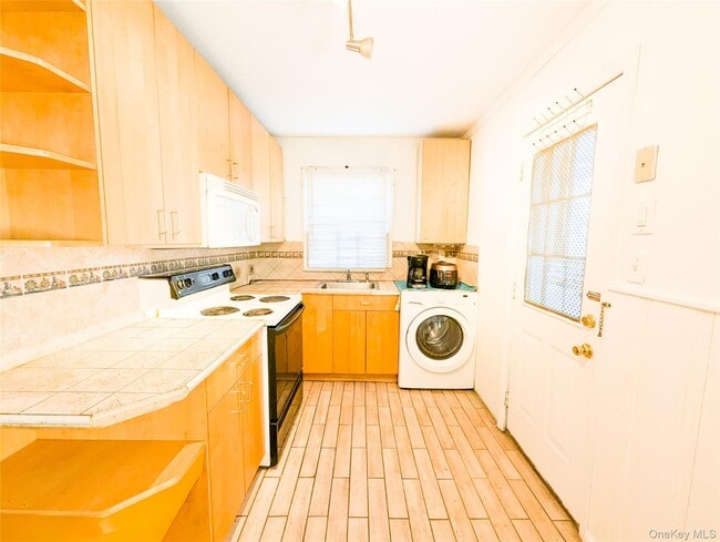 Building Photo - 806 Oliver Ave