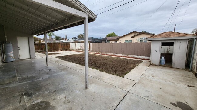 Building Photo - 2204 Bradley Ave
