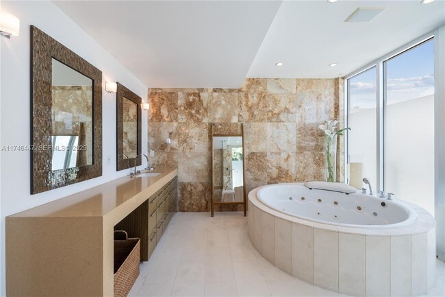 Building Photo - 227 E Dilido Dr