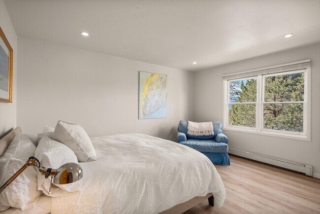 Building Photo - 258 Caballo St
