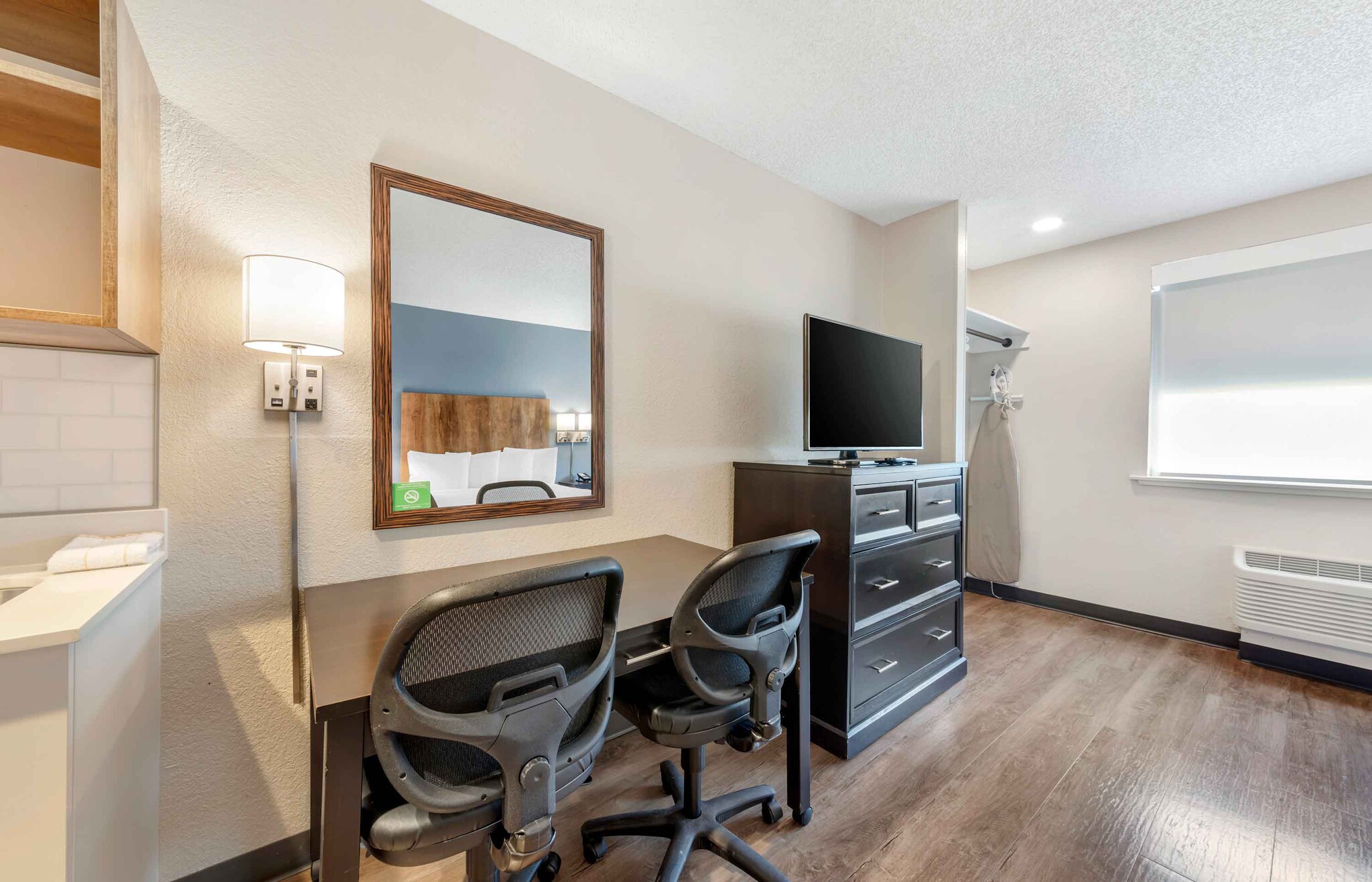 Building Photo - Furnished Studio-Miami - Airport - Doral -...