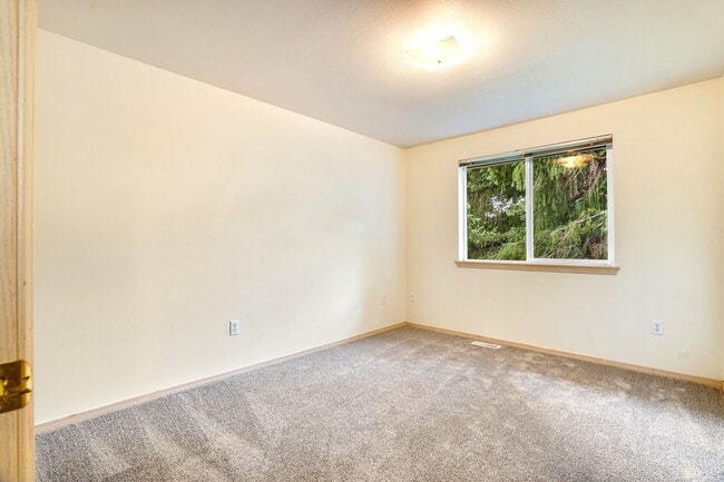Building Photo - 3bd/2ba Duplex in Puyallup