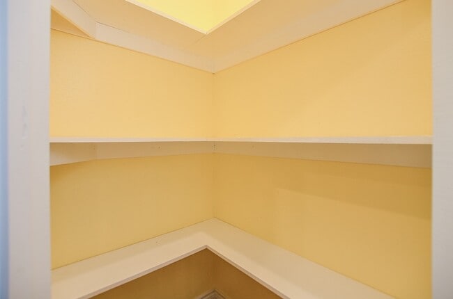 Building Photo - 239 Broadhurst