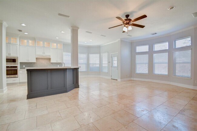 Building Photo - 214 Spring Lakes Haven