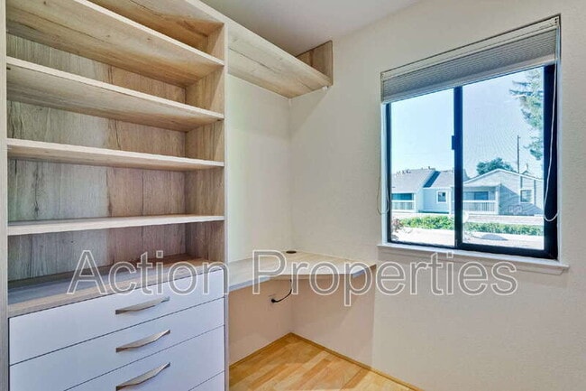 Building Photo - 209 Ortega Ave