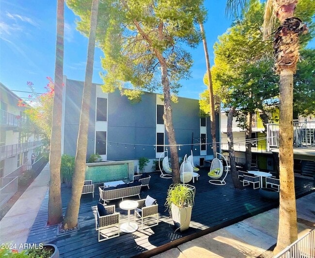 Building Photo - 1601 W Camelback Rd