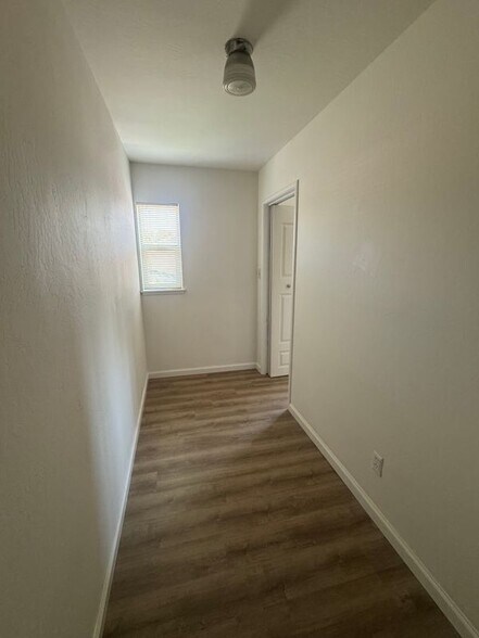 Building Photo - 205 Smalley Ave