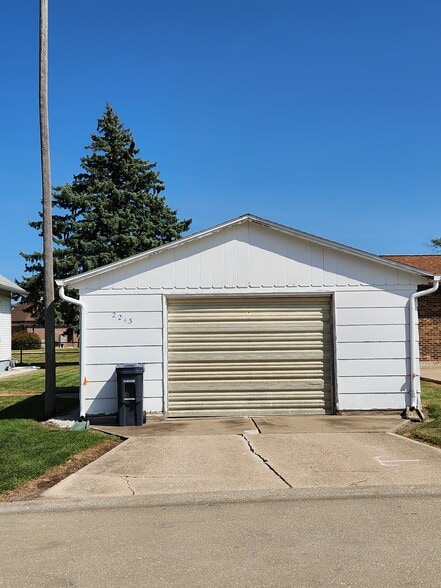 Building Photo - 2213 N Roosevelt Ave
