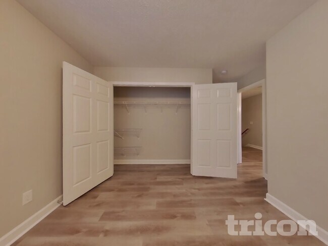 Building Photo - 645 Belgium Dr