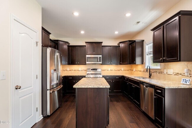 Building Photo - 855 Ember Dr