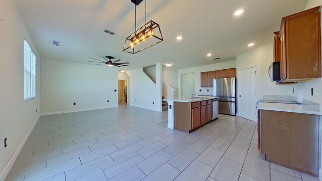 Building Photo - Gorgeous 5 Bedroom Home in Alta Lakes!