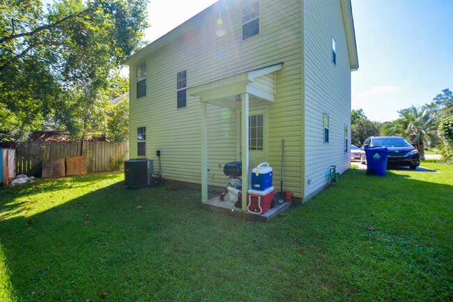 Building Photo - Adorable Single Family House in West Ashley