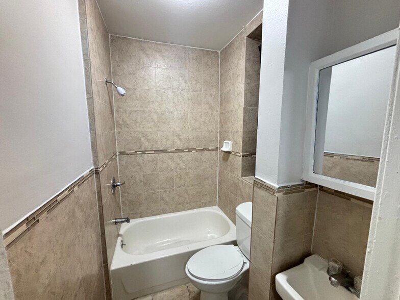 Building Photo - 235 56th St