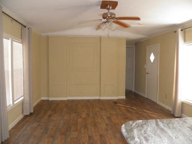 Building Photo - 810 Gibson Rd