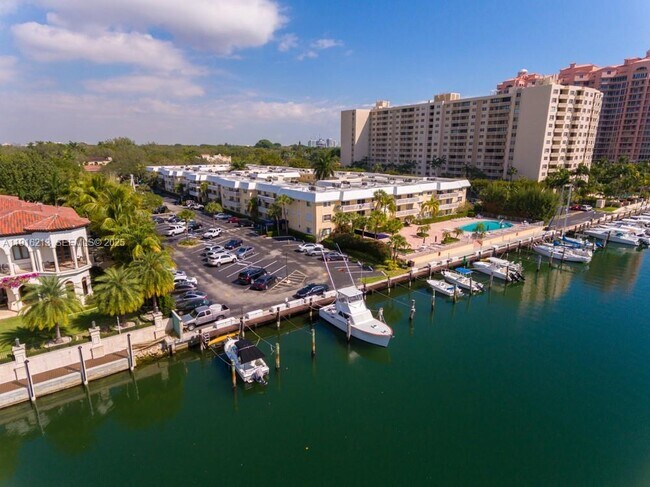 Building Photo - 100 Edgewater Dr