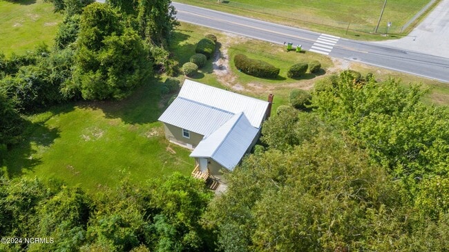 Building Photo - 2810 Oaks Rd