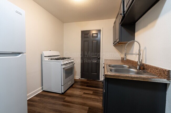 Building Photo - 1318 N Piatt Ave