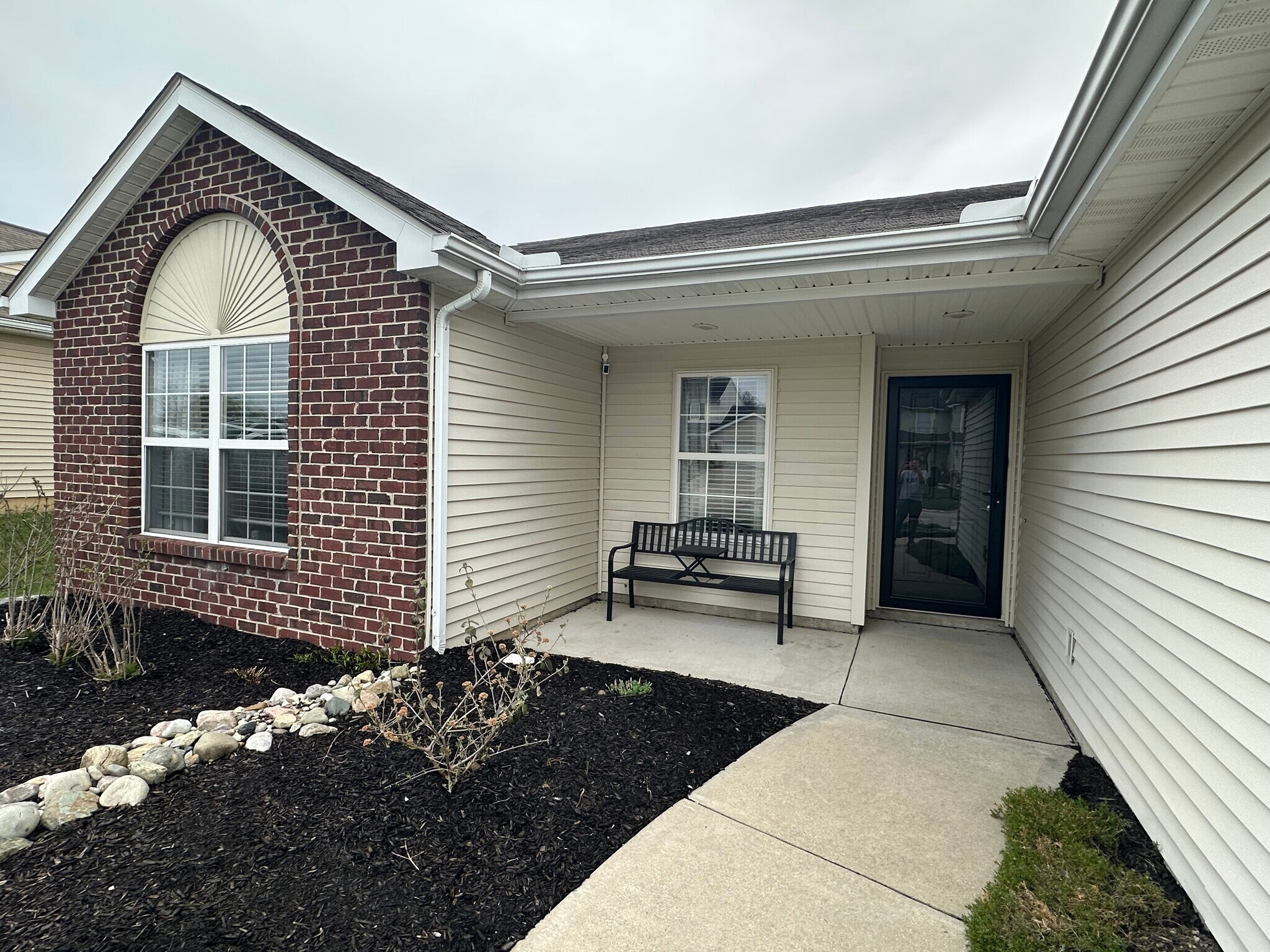 Building Photo - 9527 Acacia Psge