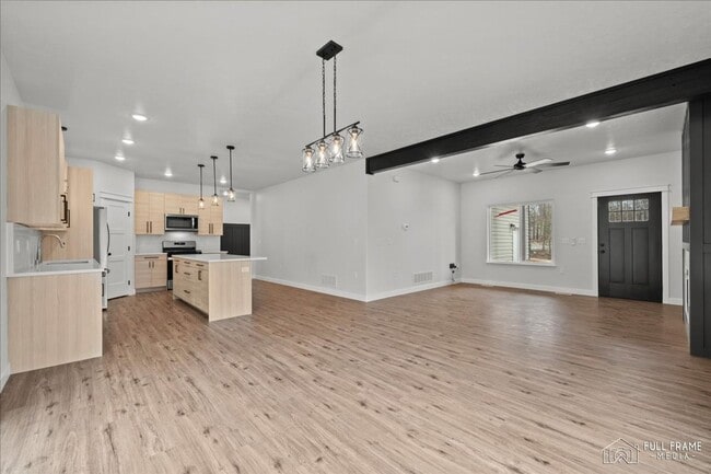 Building Photo - 7442 N Paw St