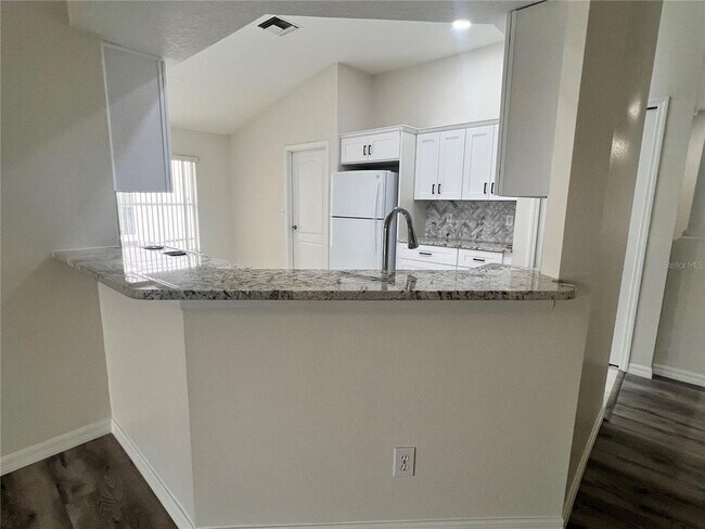 Building Photo - 526 Cypress View Dr