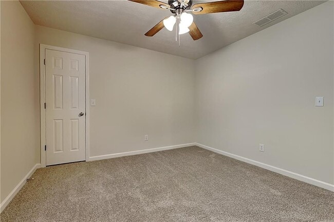 Building Photo - 1555 Rose Pointe Dr