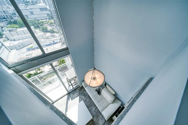Building Photo - 690 SW 1st Ct