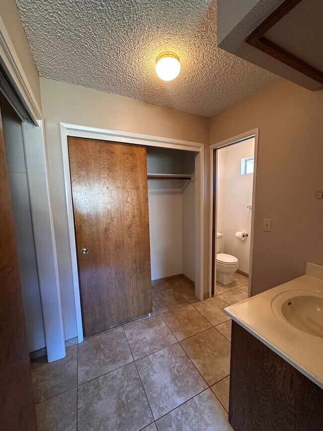 Building Photo - SE Visalia condo coming soon!