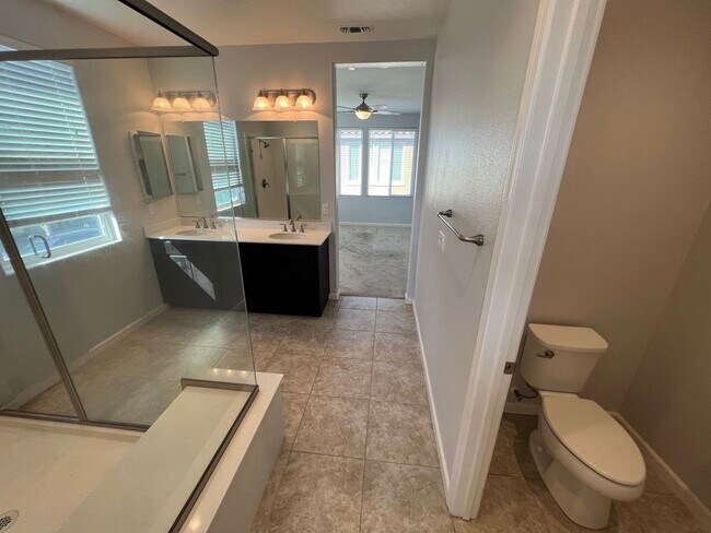 Building Photo - 3 Bedroom | 2.5 Bathroom | Sun Dance Lake ...