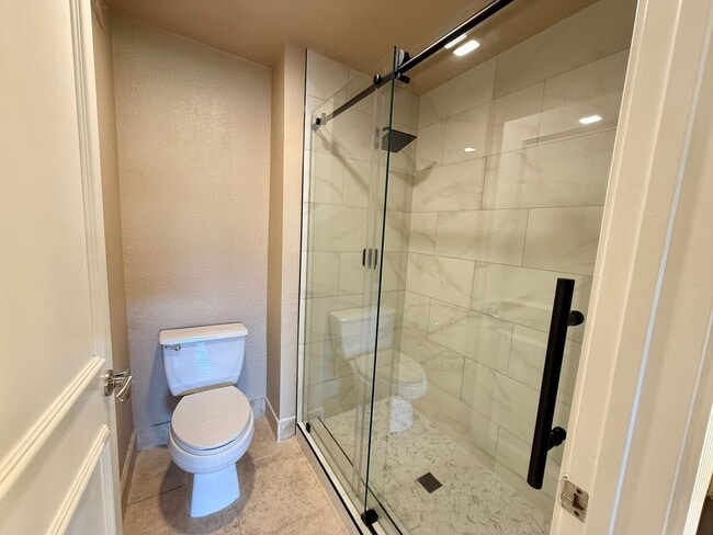 Building Photo - Meridian 2 BDR /2 BATH Luxury Condo - RESO...