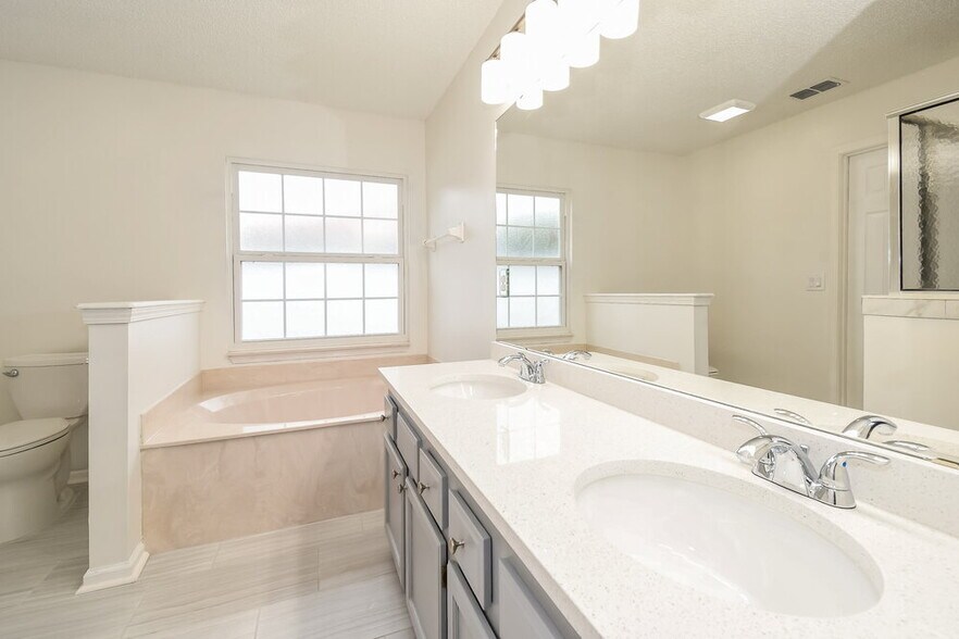 Building Photo - 1810 Dartmouth Dr