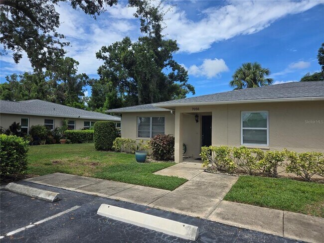 Primary Photo - 7056 W Country Club Dr N