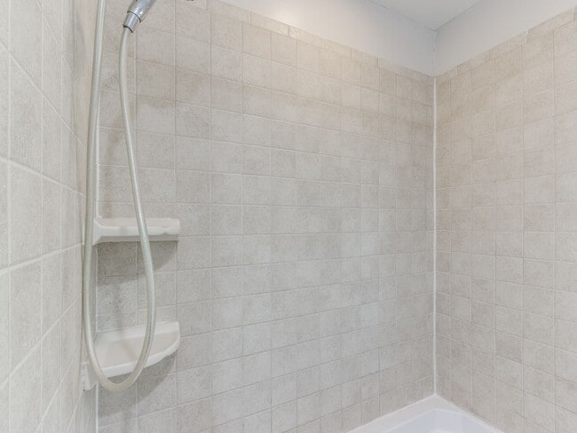 Building Photo - 3 Bedroom 1 Bath Home w/ 2 car garage in Shawnee