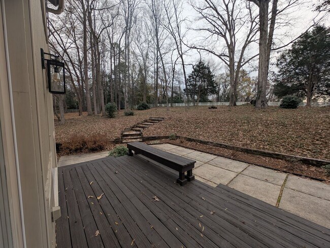 Building Photo - Charming 4 bedroom, 2.5 bath home located in the Raintree Community!