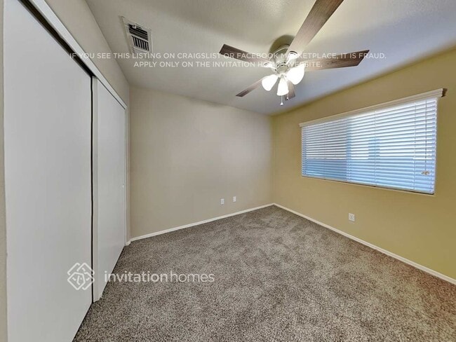 Building Photo - 1032 N Hudson Pl