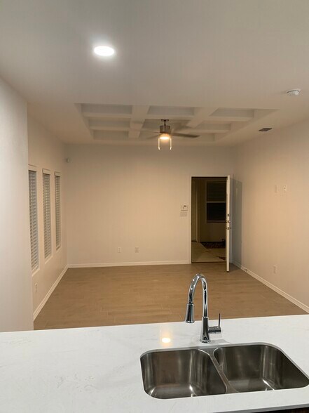 Living room - 918 N Spruce St