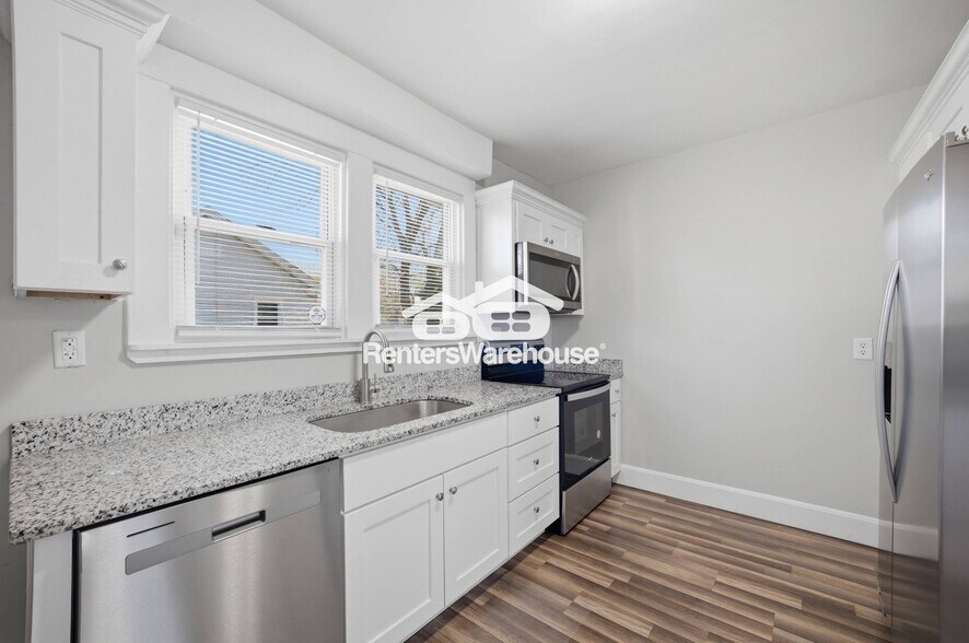 Building Photo - 2729 Somme Ave