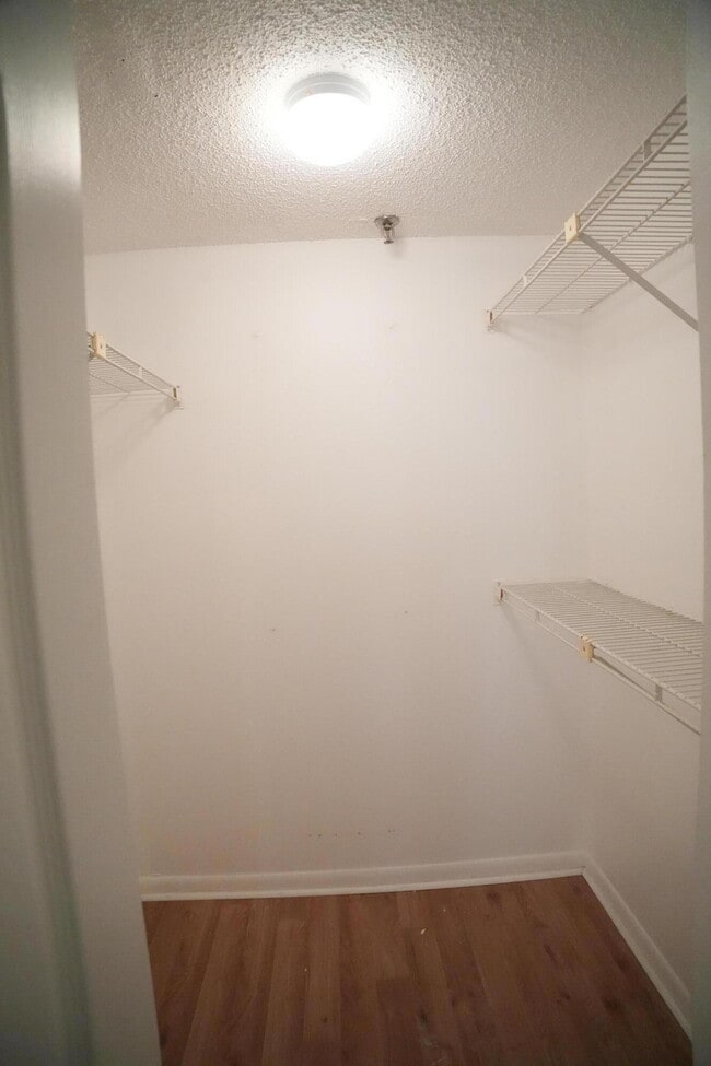 Building Photo - 4640 Lucerne Lakes Blvd W