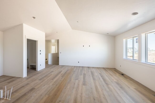 Building Photo - BRAND NEW 5 BED 3 BATH HOME IN IDAHO FALLS