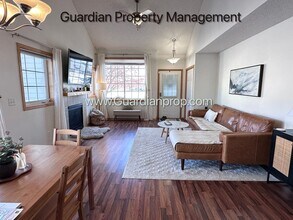 Building Photo - Lakeville End Unit Town Home, 2 Car Garage, Loft, W/D, Walkout Patio