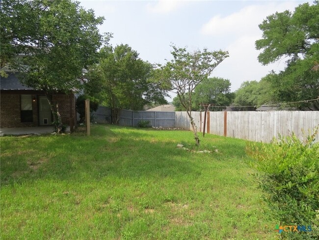 Building Photo - 8 E Shawnee Ln