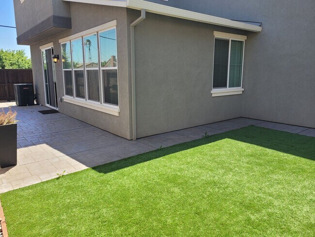 Building Photo - 7601 Dennis Wallace Ln