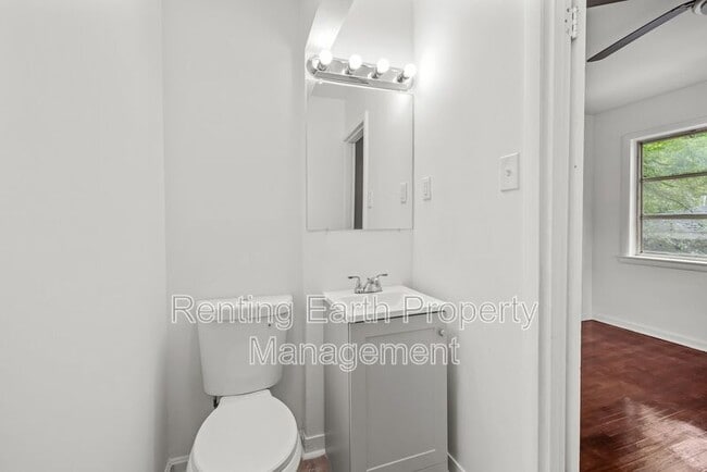 Building Photo - 1133 Woodslee St