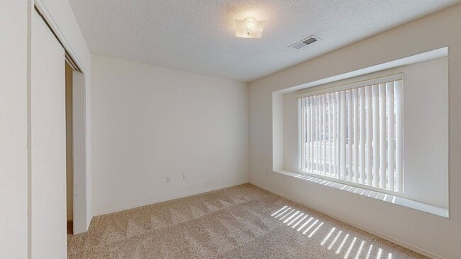 Building Photo - Lovely 3 bedroom home in convenient location.