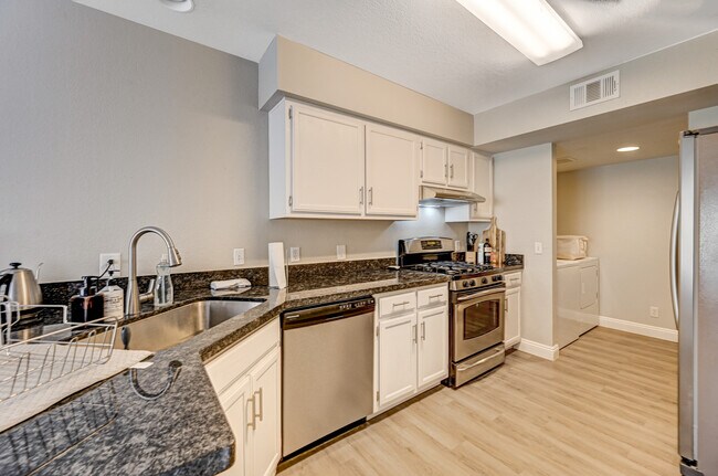Building Photo - 2808 Crystal Lantern Dr