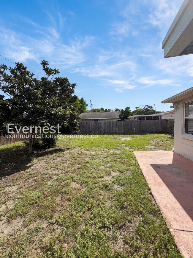 Building Photo - Cozy 2 Bed, 1 Bath Home with Patio and Garage | Pet Friendly | Available Now!