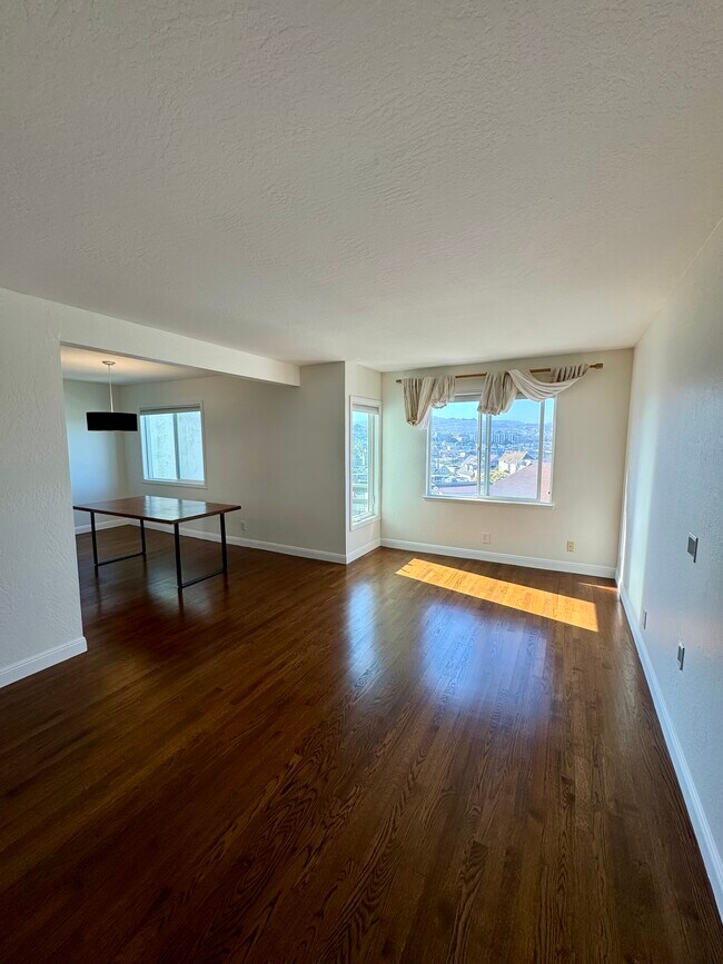 Building Photo - 137 Saint Marys Ave