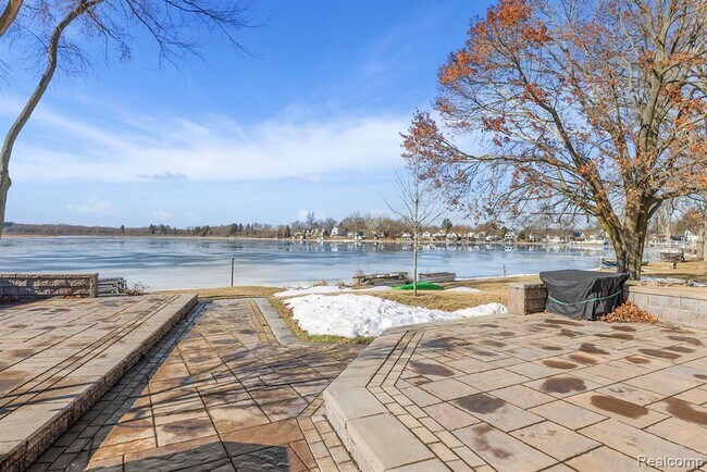 Building Photo - 222 Ackerson Lake Dr